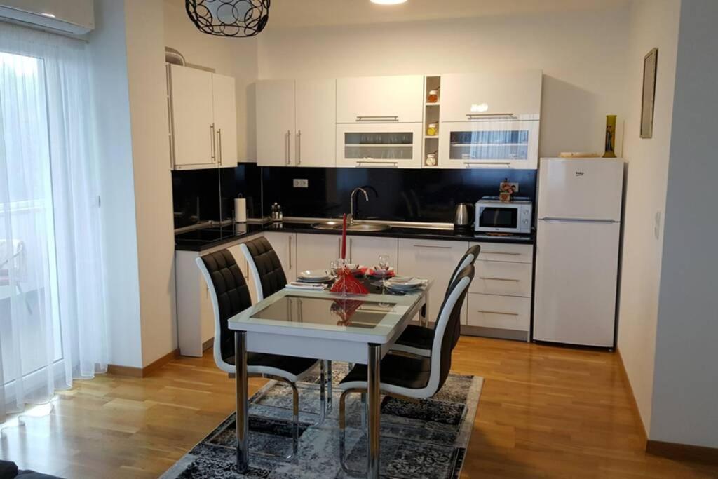 Fantasy Apartment Tuzla Buitenkant foto